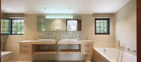 5 bedrooms Villa in Saint-Tropez, France No. 347799 10