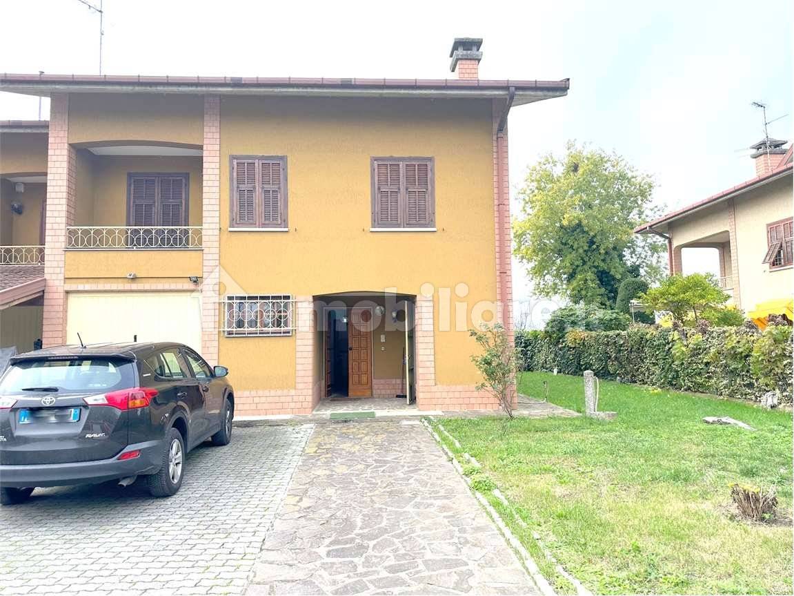 4 bedrooms Villa in Basaluzzo, Italy No. 215803