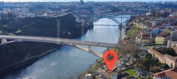 553m² Building in Porto, Portugal No. 109405 2