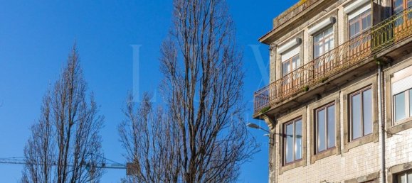 553m² Building in Porto, Portugal No. 109405 12