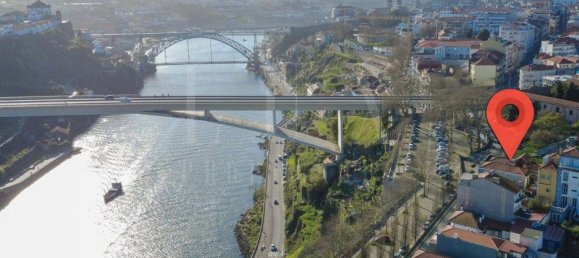 553m² Building in Porto, Portugal No. 109405 9