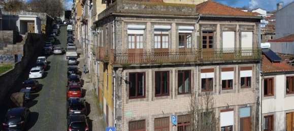 553m² Building in Porto, Portugal No. 109405 32