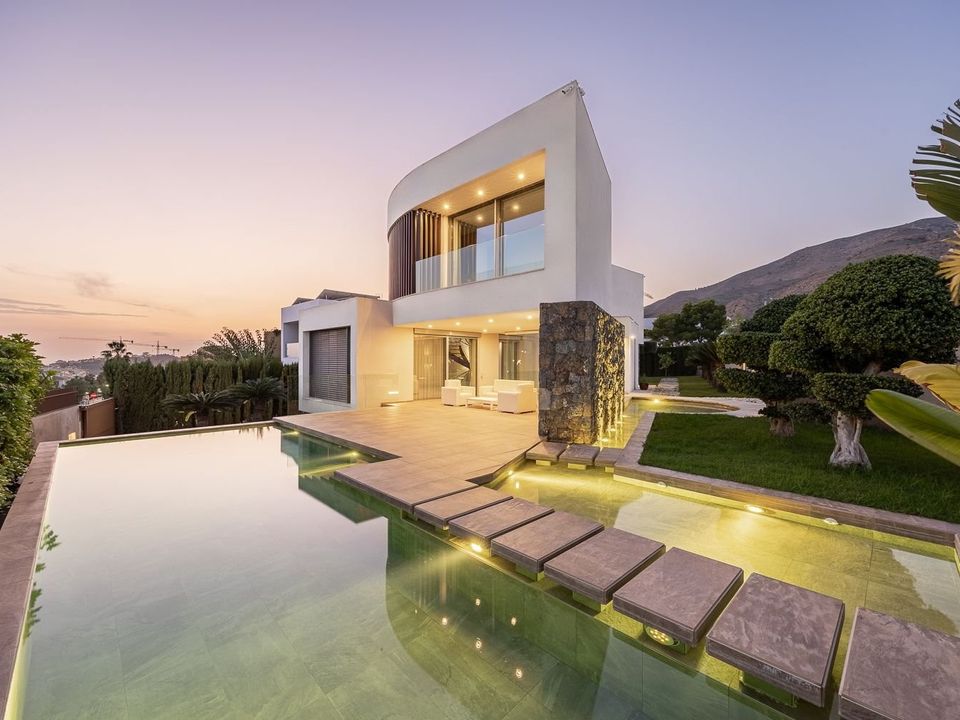 3 bedrooms Villa in Alicante, Spain No. 170305