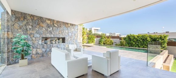 3 bedrooms Villa in Alicante, Spain No. 170305 3