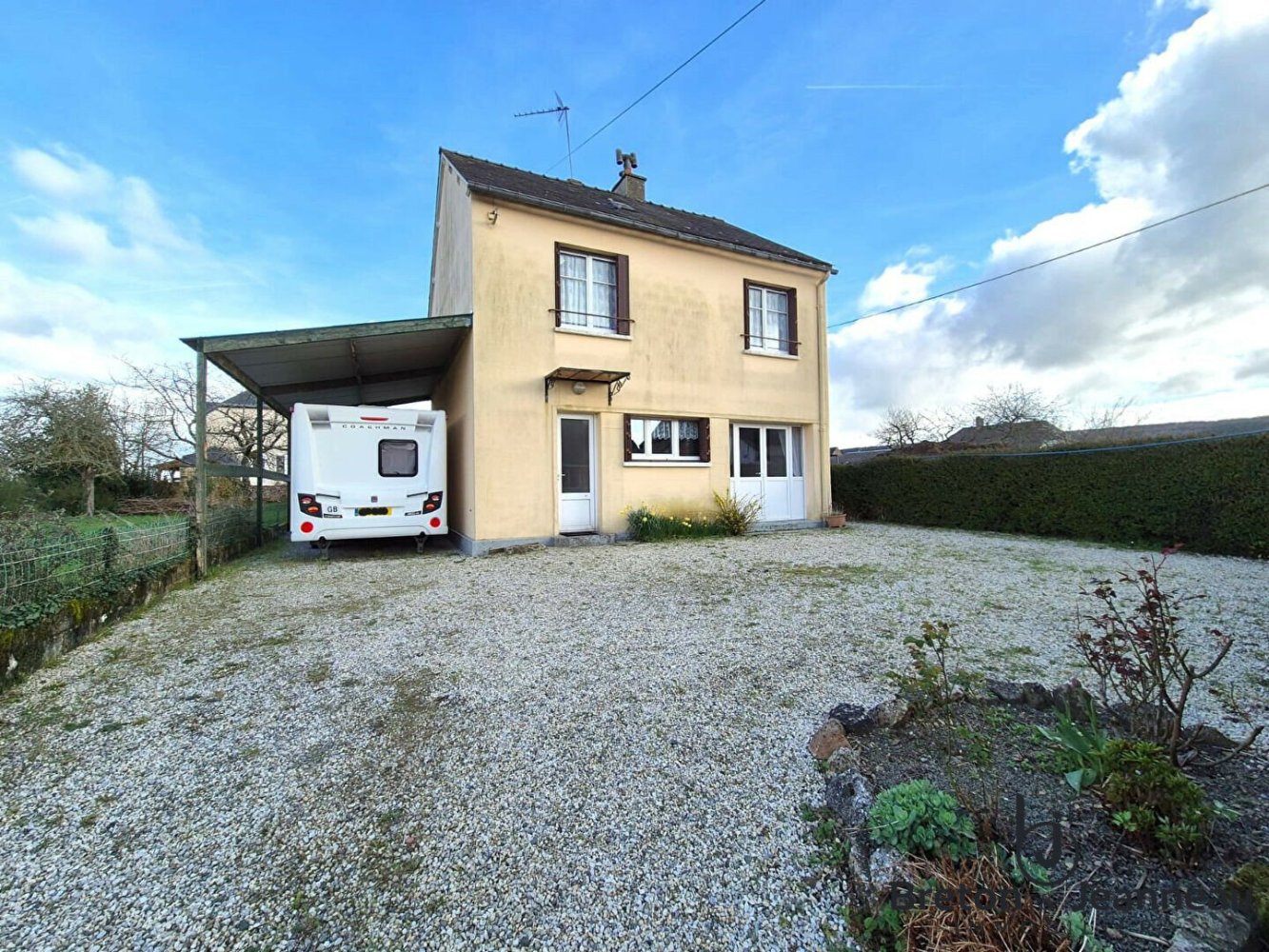 3 bedrooms House in Mayenne, France No. 357654