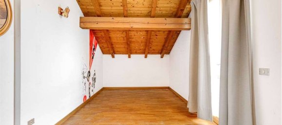 4 chambres Villa à Castano Primo, Italy No. 270455 10