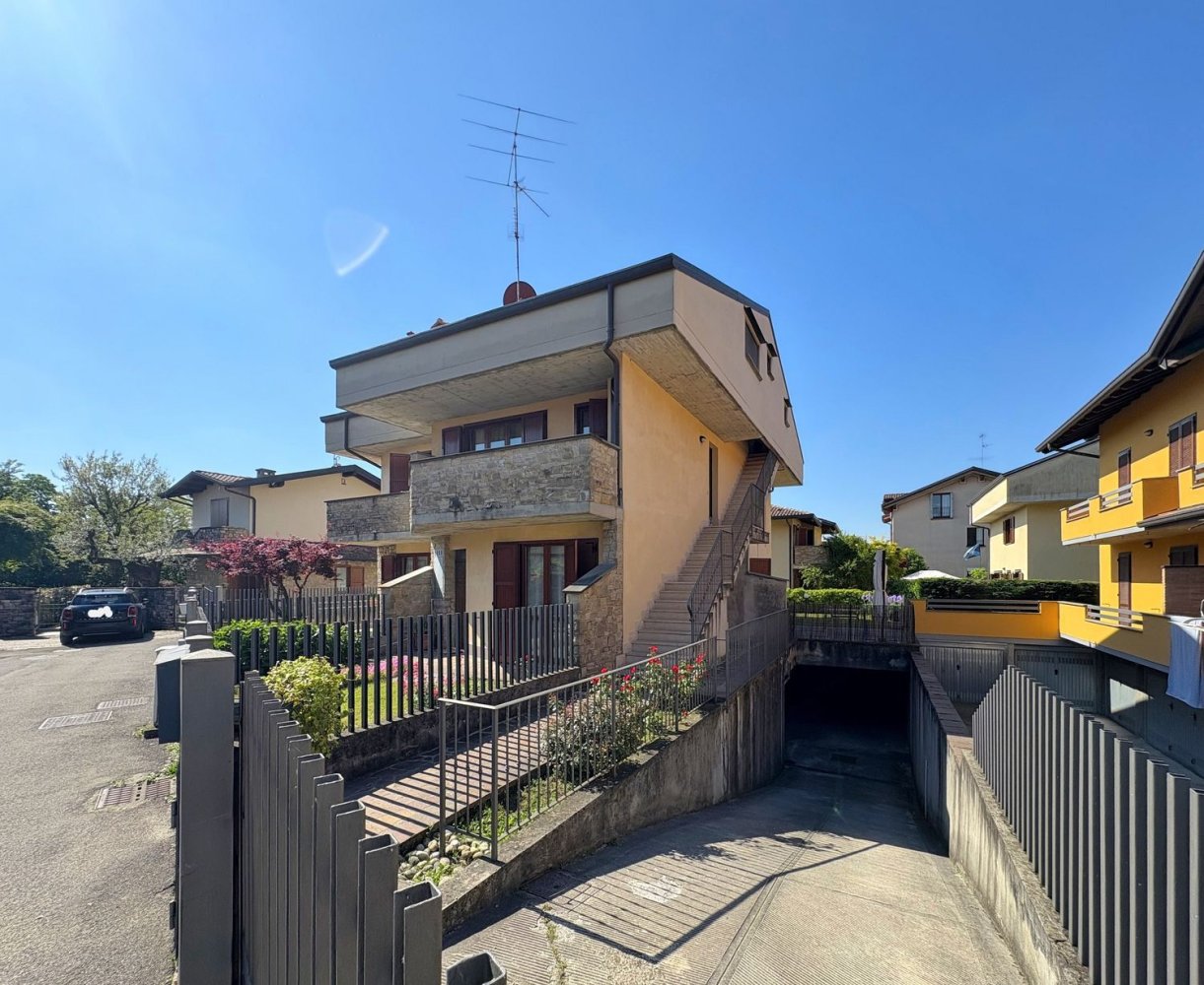 3-salle Appartement à Brembate di Sopra, Italy No. 338602