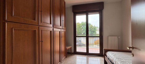 3 rooms Apartment in Bovisio Masciago, Italy No. 334567 11