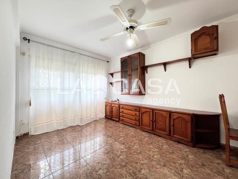 Apartamento de 3 dormitorios en Badalona, Spain No. 145905