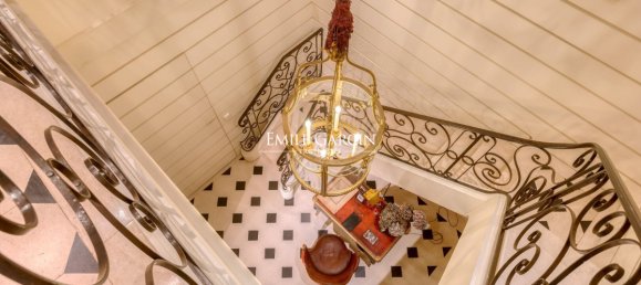 5 rooms Townhouse in Paris, France No. 182616 2