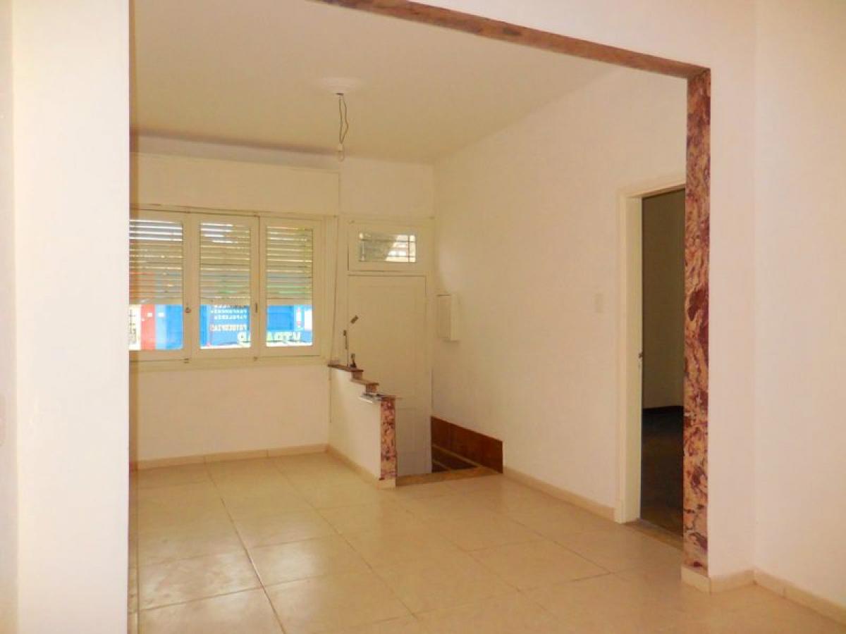 2 bedrooms House in Montevideo, Uruguay No. 633