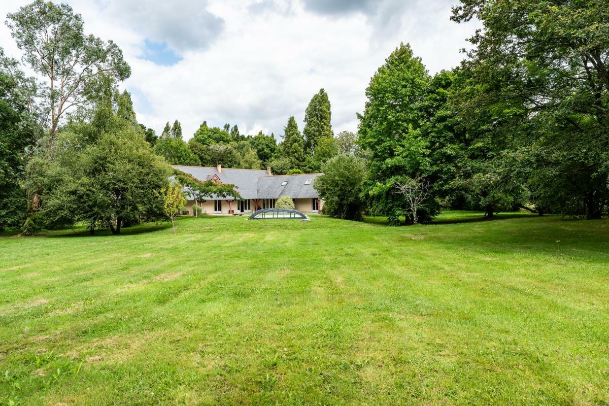 4 bedrooms Castles in Ambon, France No. 301272