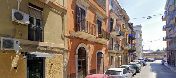 Квартира с 2 комнатами в Бари, Италия № 290636 11