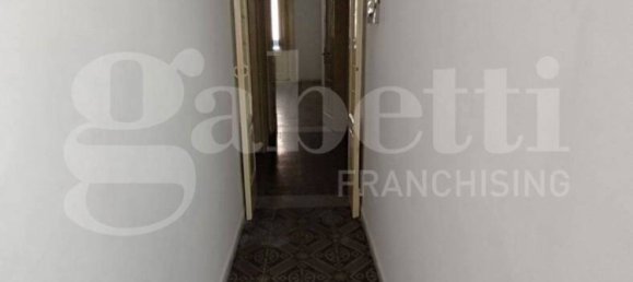 3 bedrooms Apartment in Taranto, Italy No. 297946 2