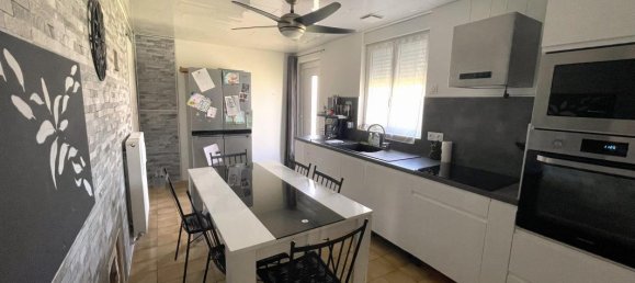 4 bedrooms House in Chatellerault, France No. 308509 2