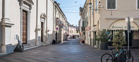 4 rooms Commercial property in Castel Goffredo, Italy No. 117174 3