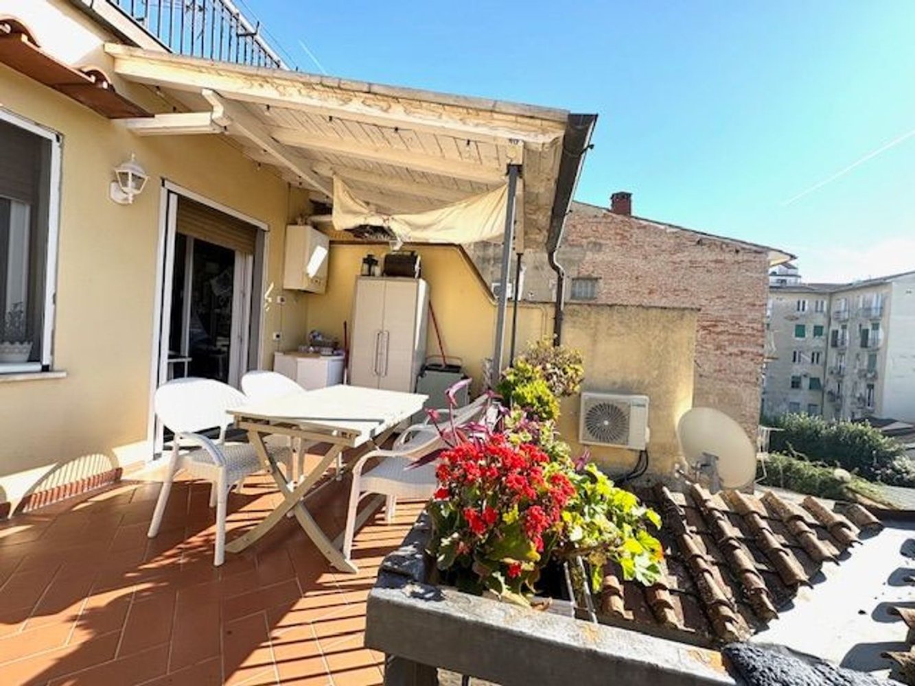5 rooms Apartment in Florence, Italy No. 214591