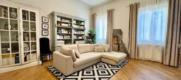 5 rooms Apartment in Florence, Italy No. 214591 2