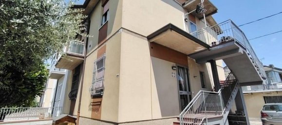 3 bedrooms House in Cesena, Italy No. 347757 2