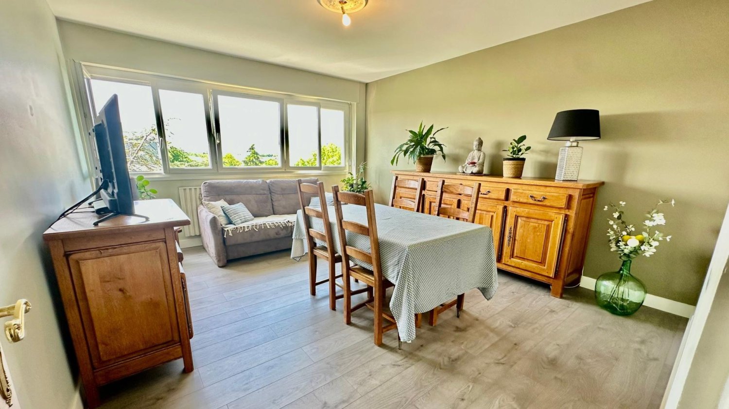 Apartamento de 2 dormitorios en Decines-Charpieu, France No. 334934