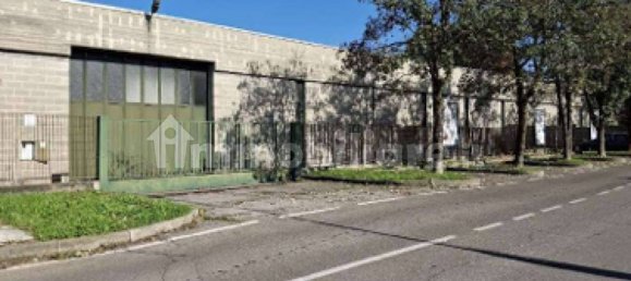 5 rooms Warehouse in Como, Italy No. 295818 8