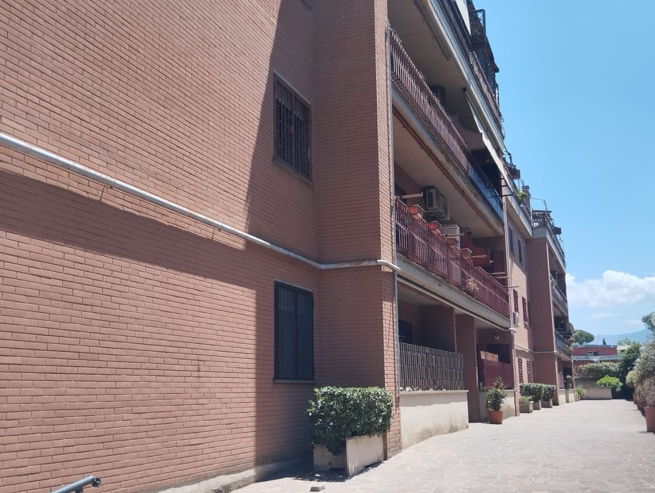 3 rooms Apartment in Rome, Italy No. 28350