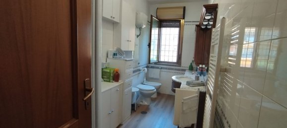 3 rooms Apartment in Rome, Italy No. 28350 10