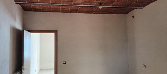 3 rooms Apartment in Arezzo, Italy No. 232852 2