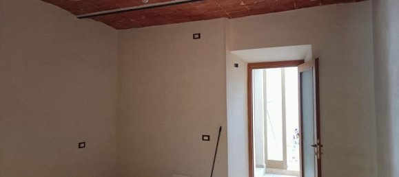 3 rooms Apartment in Arezzo, Italy No. 232852 3