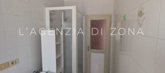 2-salle Appartement à Bologna, Italy No. 305190 8