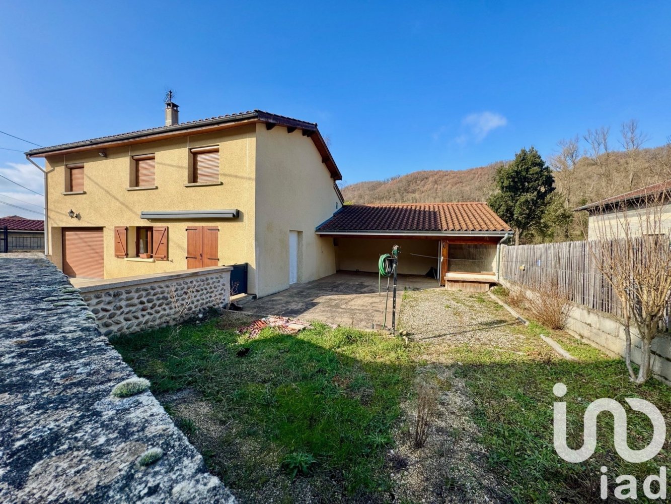 Casa de 3 dormitorios en Hauterives, France No. 206146