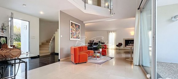 4 bedrooms House in Saint-Caprais-de-Bordeaux, France No. 340716 4