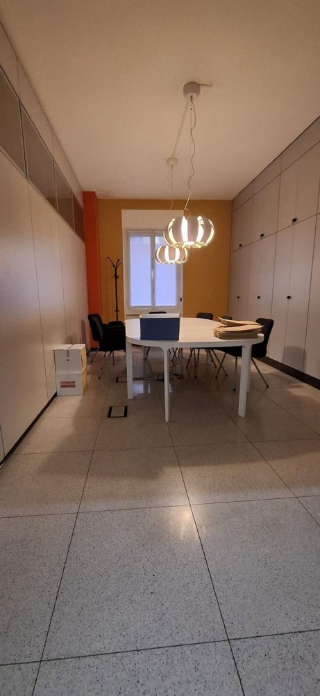 370m² Office in Milan, Italy No. 359009