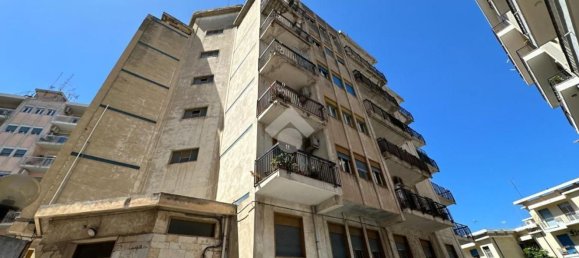 Apartamento de 4 habitaciónes en Reggio Calabria, Italy No. 83904 8