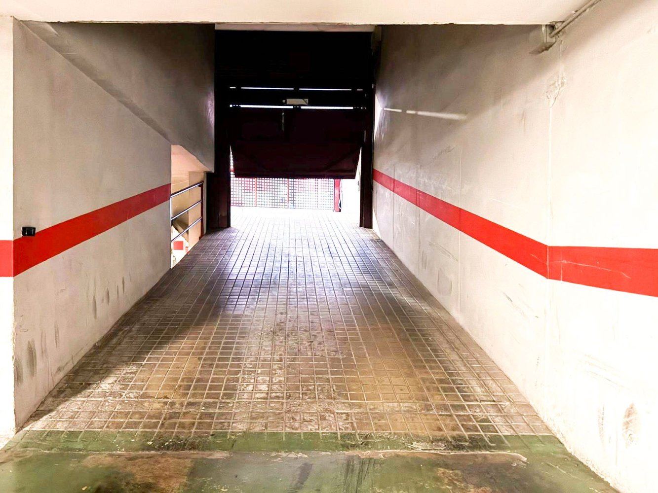  Garage in Zaragoza, Spain No. 158535