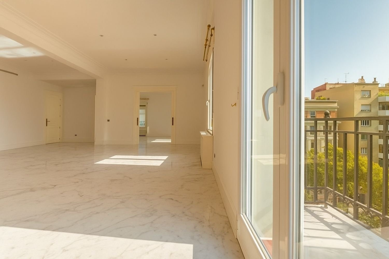 4 bedrooms Apartment in Rome, Italy No. 373470