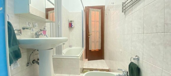 3 rooms Apartment in Cinisello Balsamo, Italy No. 287563 9