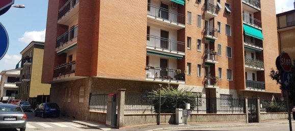 3 rooms Apartment in Cinisello Balsamo, Italy No. 287563 2