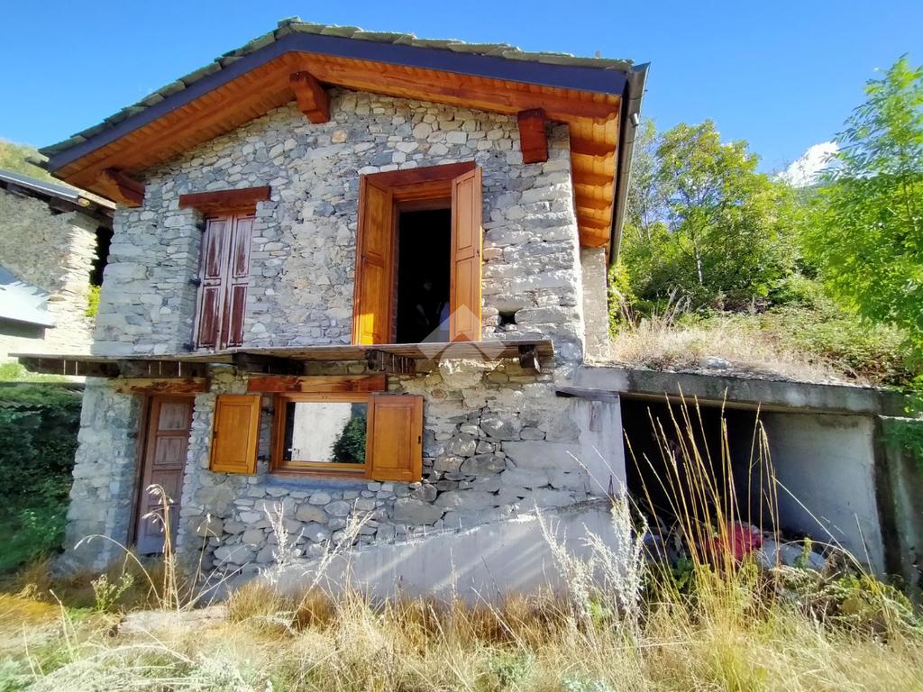 2 bedrooms House in Aosta, Italy No. 361642