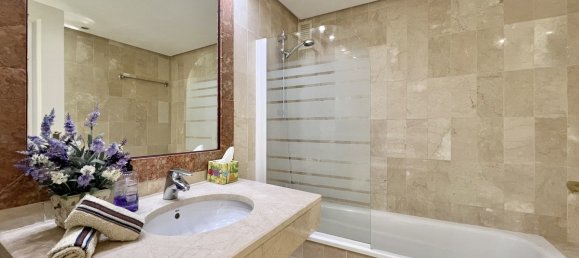 2 chambres Appartement à Estepona, Spain No. 180657 6