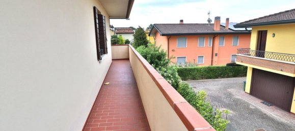 Вилла с 5 комнатами в Вигонца, Италия № 120418 17