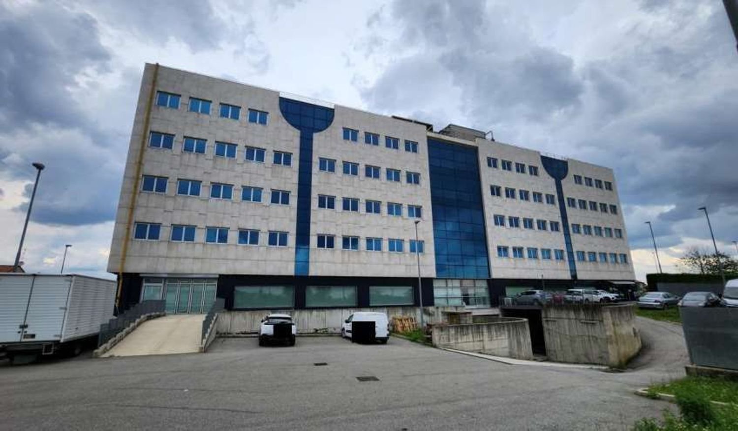 Oficina en Concorezzo, Italy 660 m² No. 314729