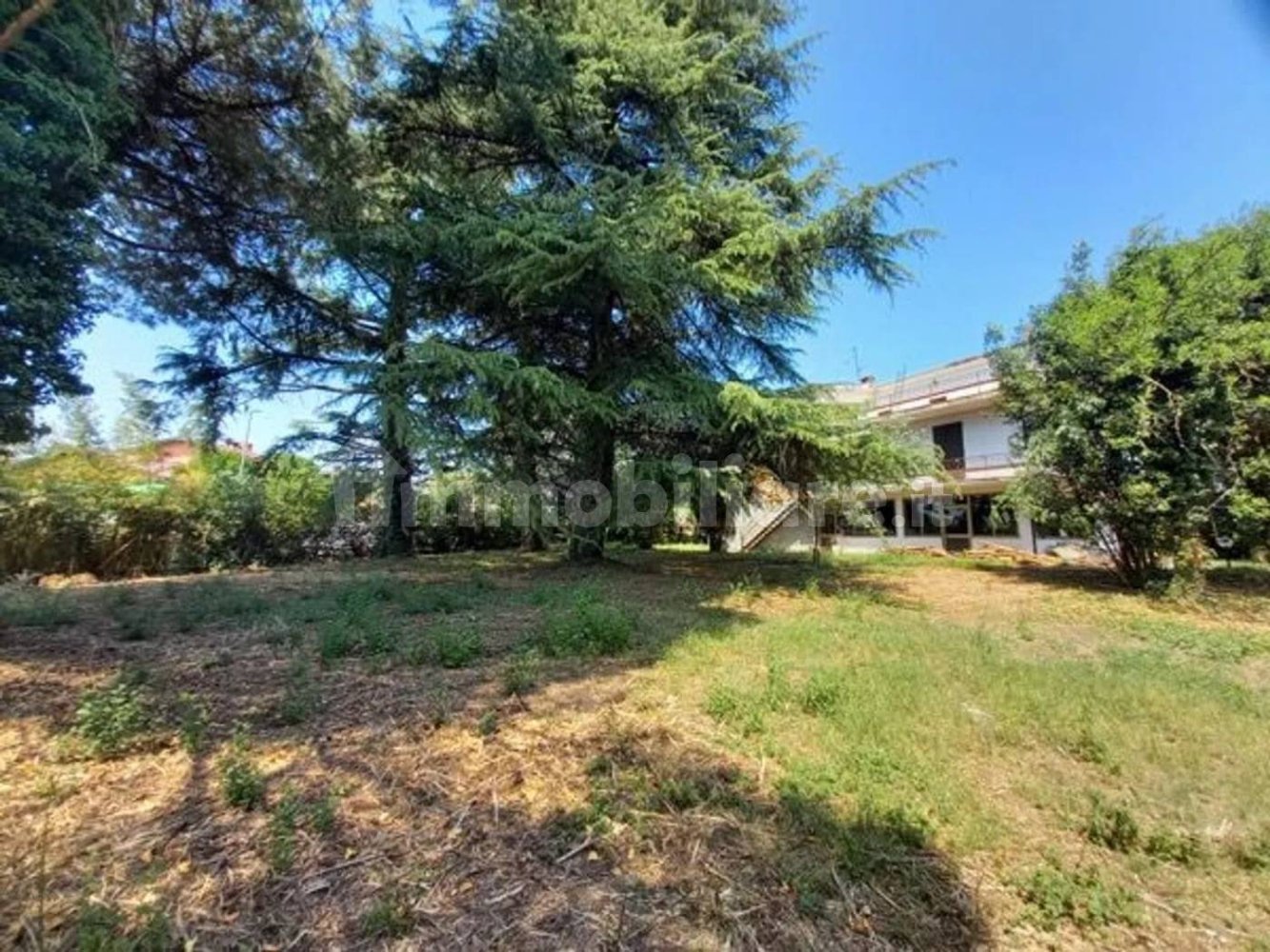 590m² Building in Cazzago San Martino, Italy No. 260086