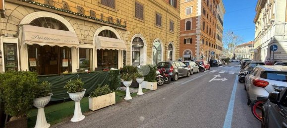 1 room Commercial property in Rome, Italy No. 204849 2
