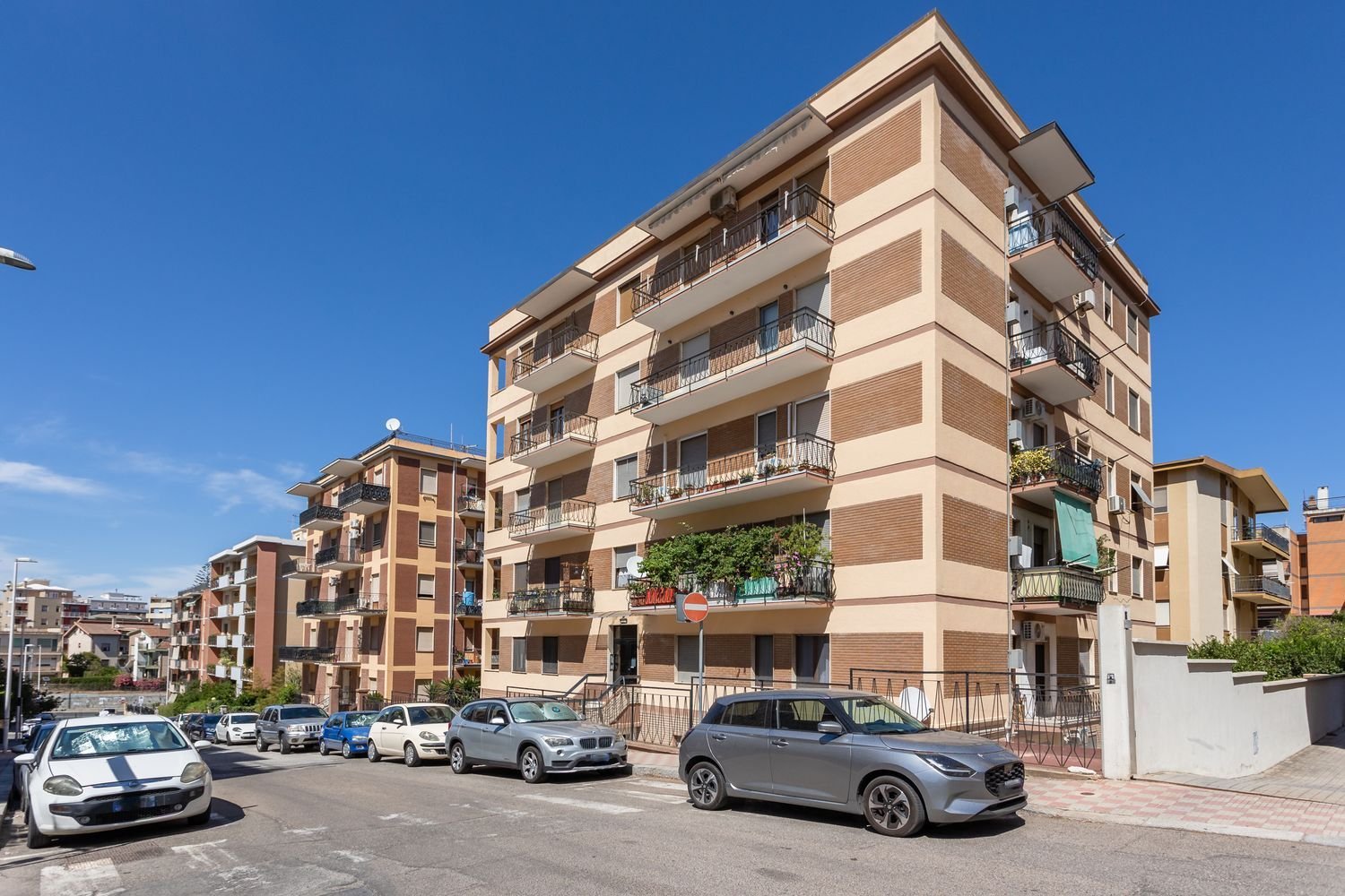 5 bedrooms Apartment in Cagliari, Italy No. 334264