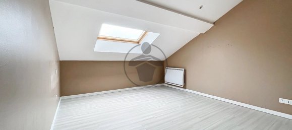 Apartamento de 4 dormitorios en Saint-Quentin, France No. 43591 10