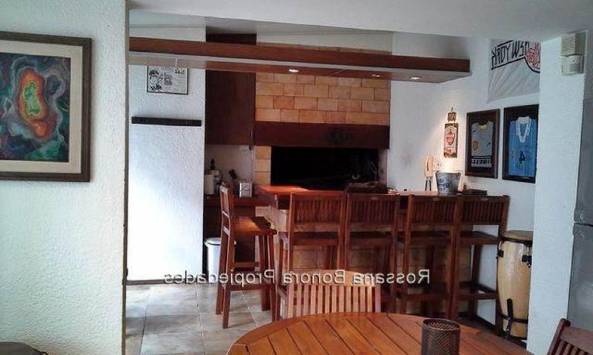 4 bedrooms House in Montevideo, Uruguay No. 1575