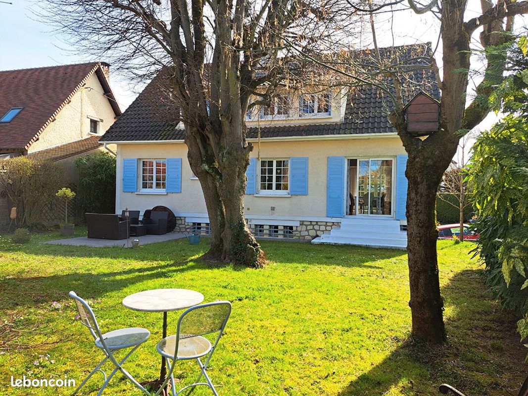 7 bedrooms House in Sainte-Genevieve-des-Bois, France No. 107781