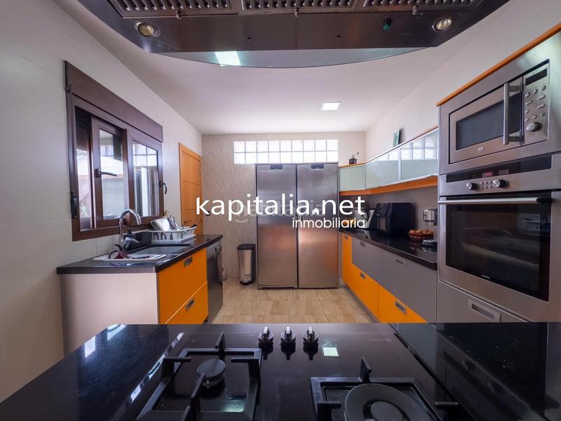 4 bedrooms House in Valencia, Spain No. 255743