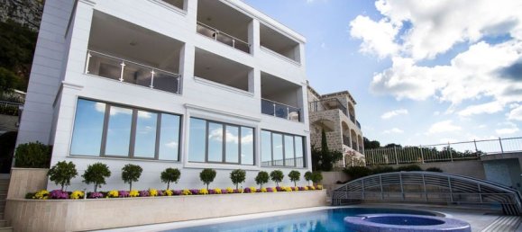 4 bedrooms Commercial property in Budva, Montenegro No. 159 18